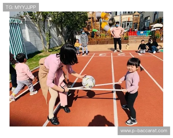 抱球坐垫上推行游戏趣味挑战让你体验全新玩法欢乐互动团体合作游戏 抱球坐垫上推行游戏趣味挑战让你体验全新玩法欢乐互动团体合作游戏